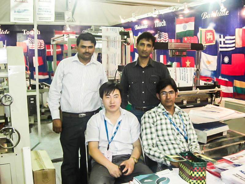 土耳其客戶無紡布條形帽機(jī) 土耳其客戶無紡布條形帽機(jī)